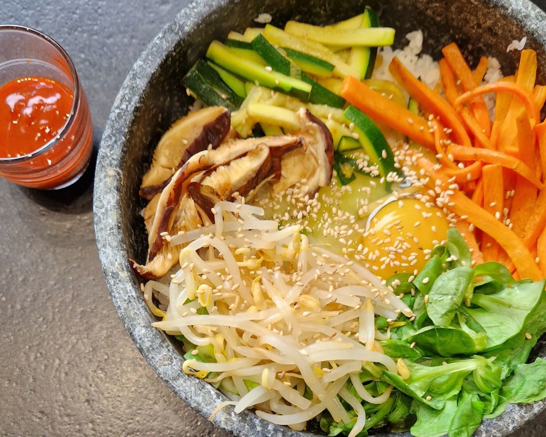 Photo du bibimbap avant le mélange