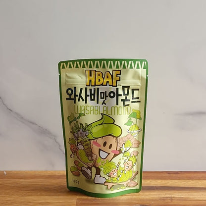 Photo d'un sachet d'amandes HBAF (Corée) enrobées de wasabi