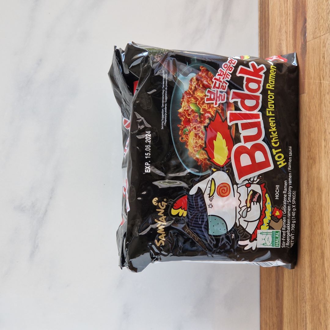 Photo du pack de 5 sachets de nouilles instantanées coréennes buldak hot chicken