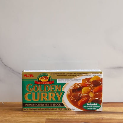 Photo d'une boite de curry japonais (medium hot)